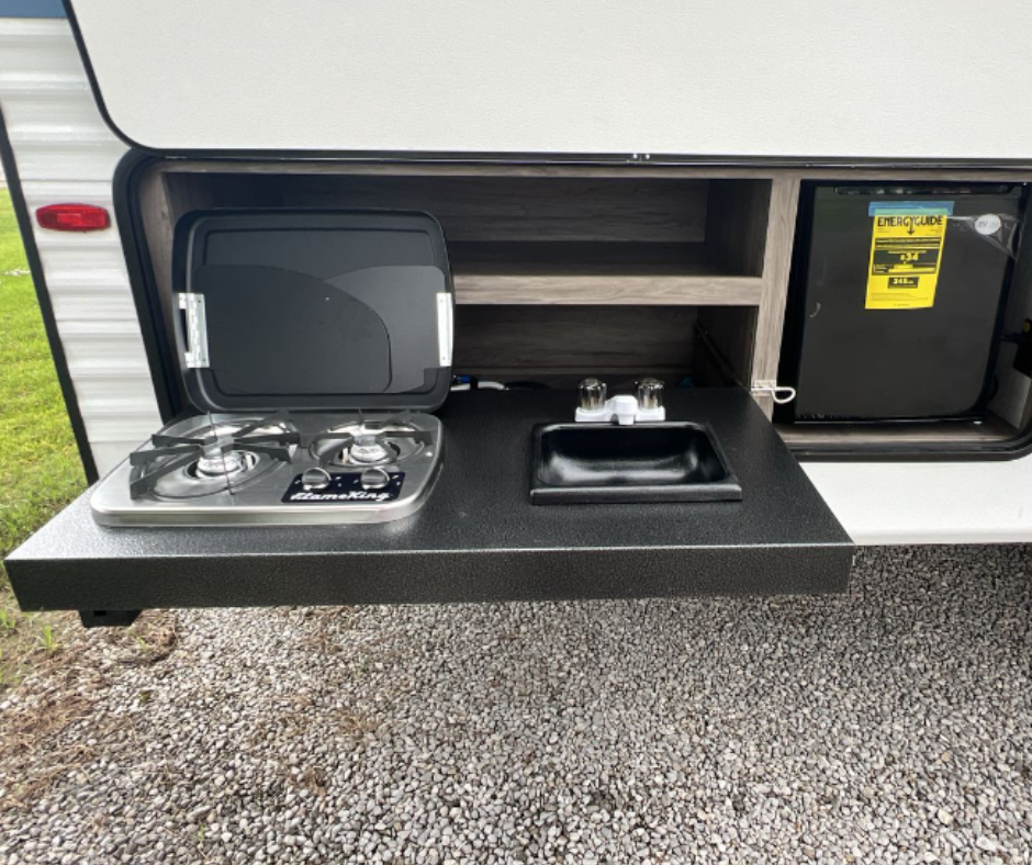 New 2024 CrossRoads Zinger ZR290KB Outdoor Kitchen